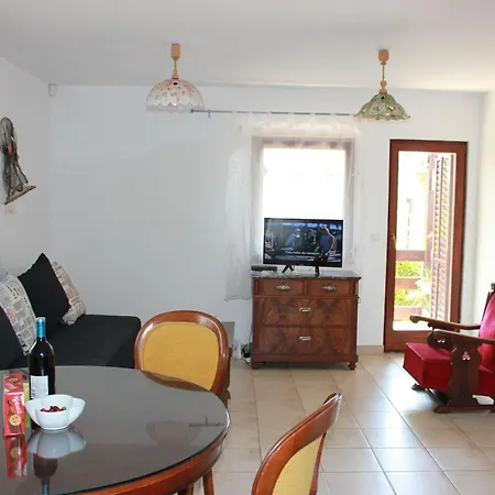 House Nikolas *