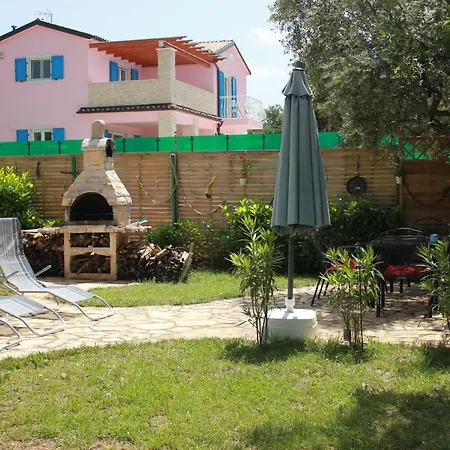 House Nikolas Peroj